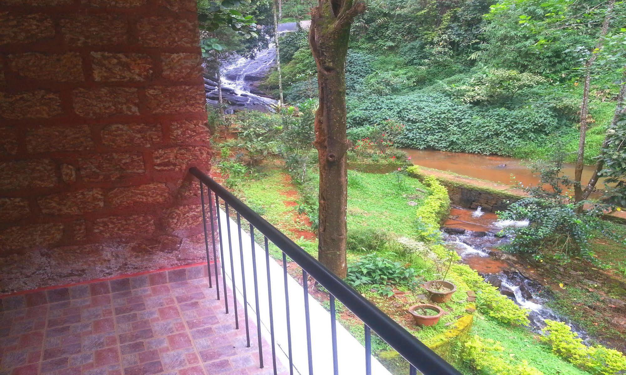 Falling Waters Munnar Luaran gambar